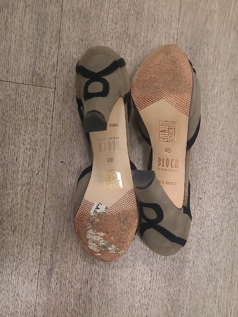 Bloch Beige Flats with Black Trim T-Strap Detail - Picture 6 of 6